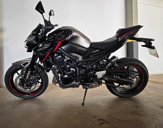 KAWASAKI Z900 KAWASAKI Z900